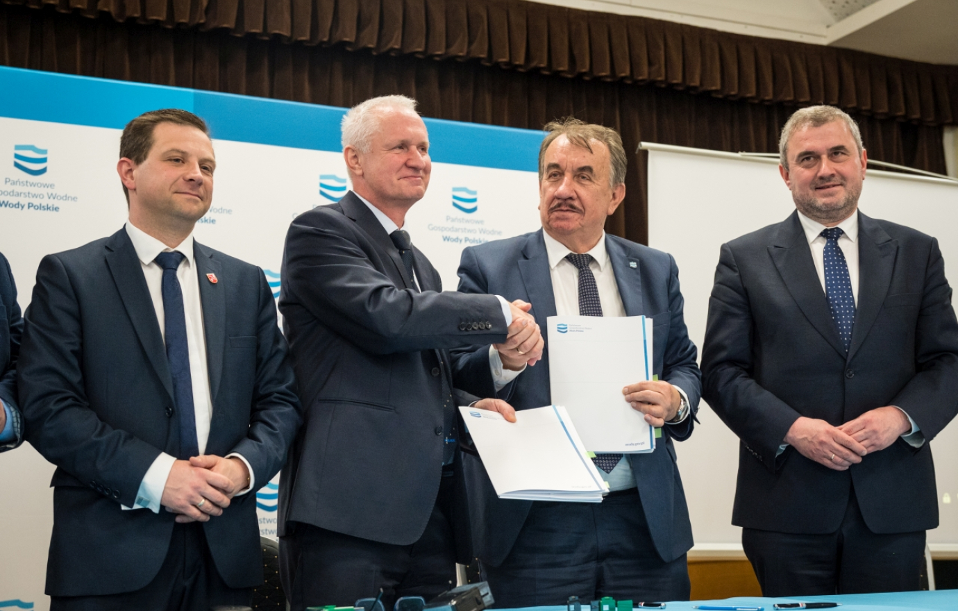 W Łapanowie podpisano umowę na modernizacje wałów przeciwpowodziowych 