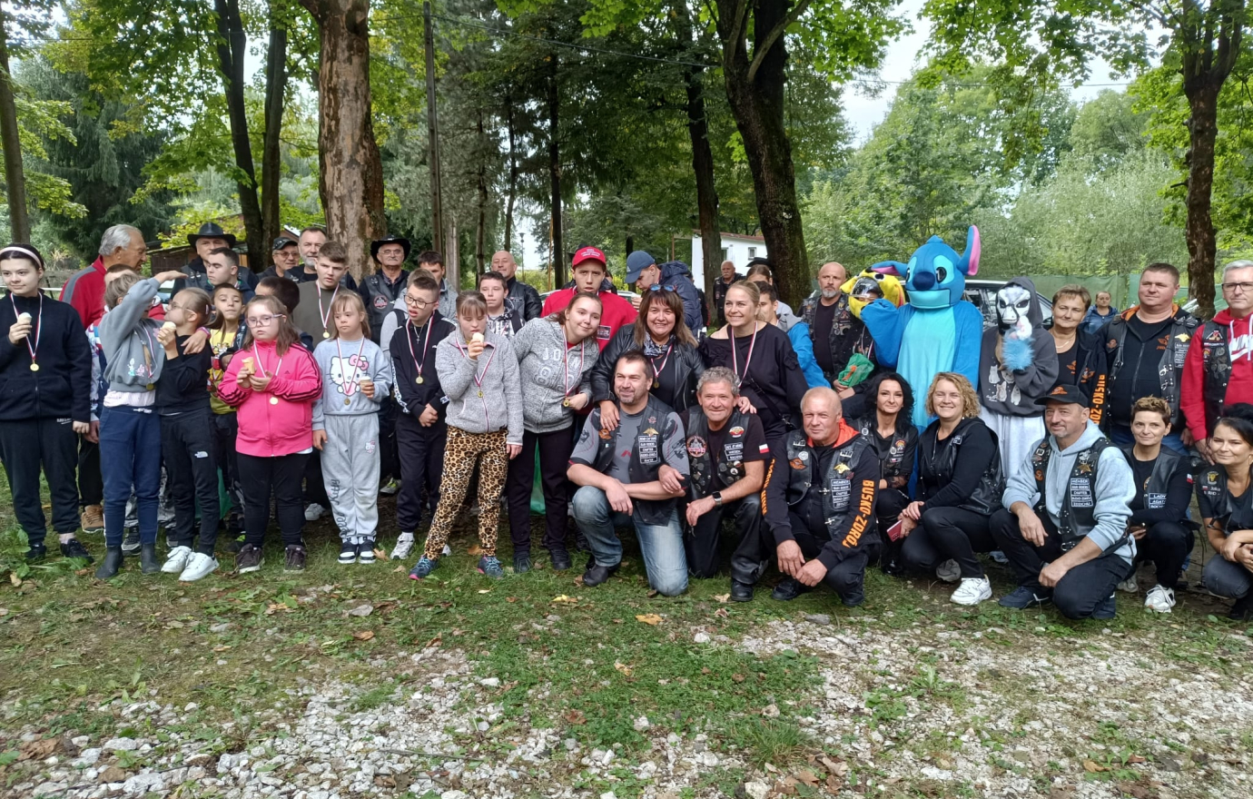 Pożegnanie lata w Chodenicach – uczniowie SOSW spotkali się z motocyklistami