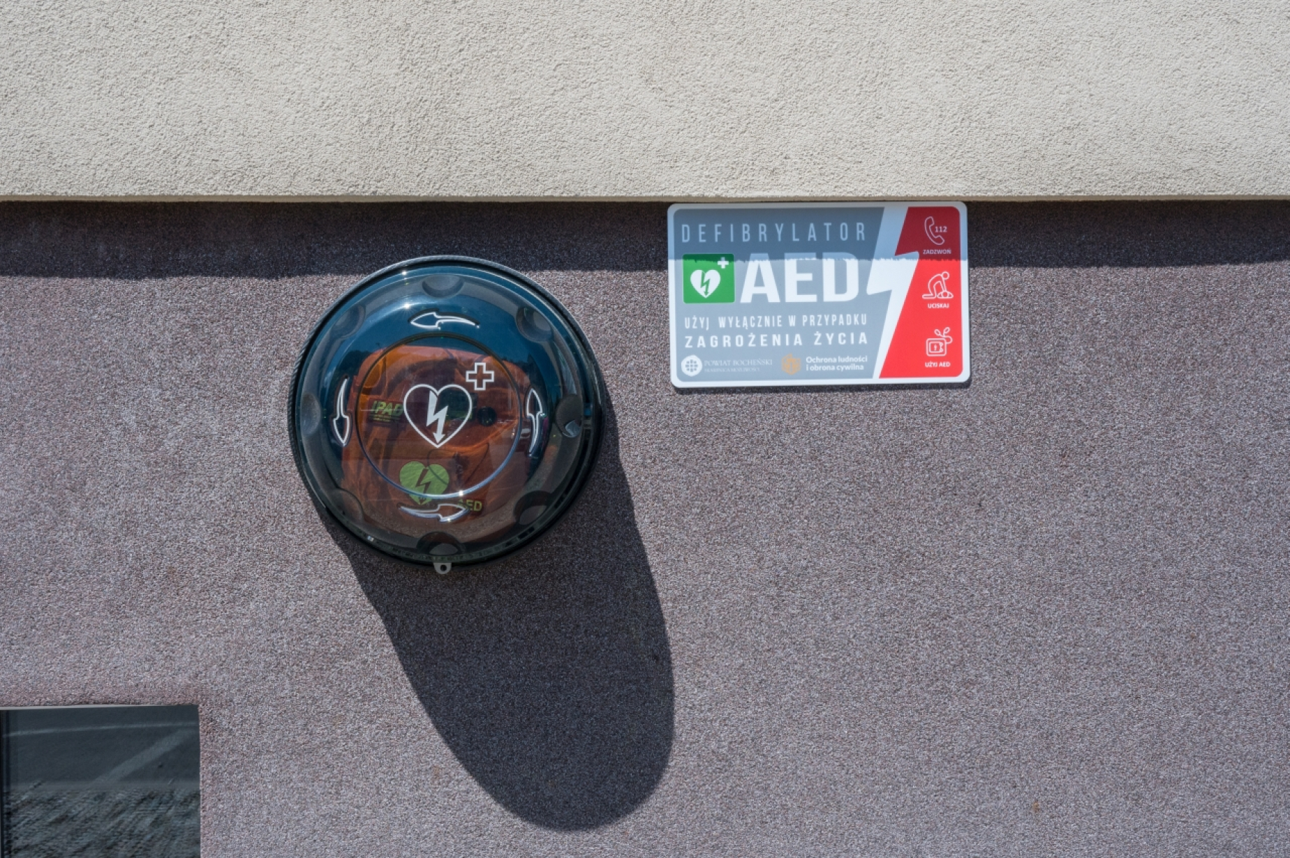 Nowe defibrylatory AED w jednostkach Powiatu Bocheńskiego