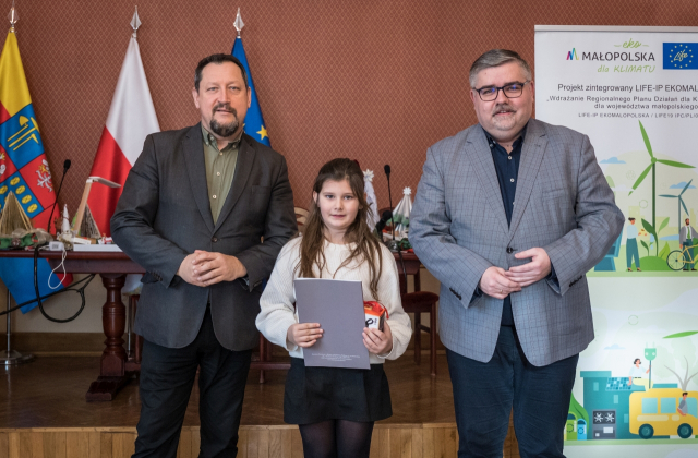 Wręczono nagrody w konkursie „Moje papierowe ozdoby świąteczne z makulatury – Eko Święta z #ekopowiatem bocheńskim”