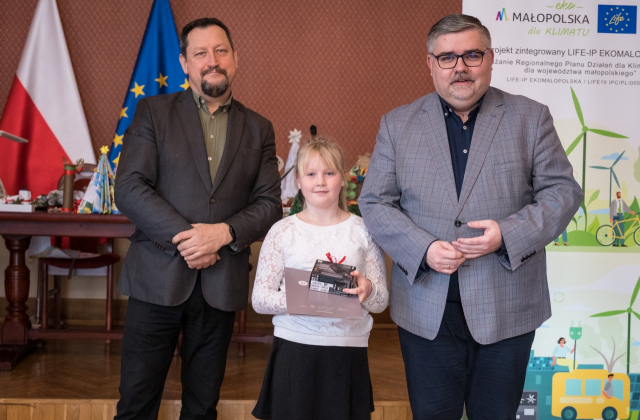 Wręczono nagrody w konkursie „Moje papierowe ozdoby świąteczne z makulatury – Eko Święta z #ekopowiatem bocheńskim”