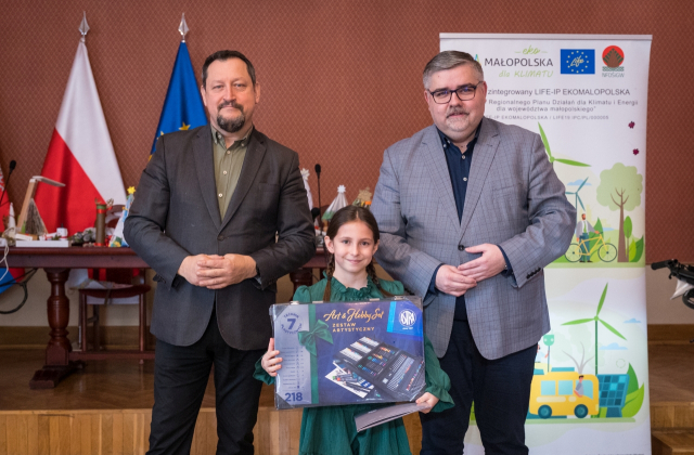 Wręczono nagrody w konkursie „Moje papierowe ozdoby świąteczne z makulatury – Eko Święta z #ekopowiatem bocheńskim”