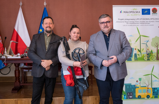 Wręczono nagrody w konkursie „Moje papierowe ozdoby świąteczne z makulatury – Eko Święta z #ekopowiatem bocheńskim”