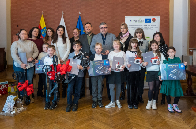 Wręczono nagrody w konkursie „Moje papierowe ozdoby świąteczne z makulatury – Eko Święta z #ekopowiatem bocheńskim”