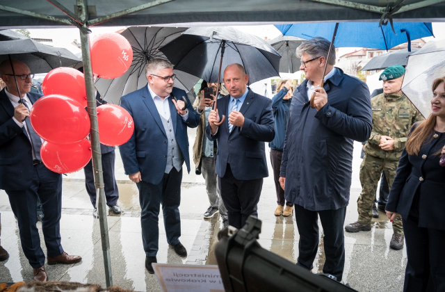 Bocheński rynek pełen mundurów. Targi pracy służb mundurowych za nami