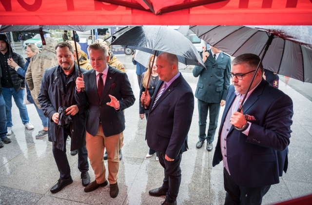 Bocheński rynek pełen mundurów. Targi pracy służb mundurowych za nami