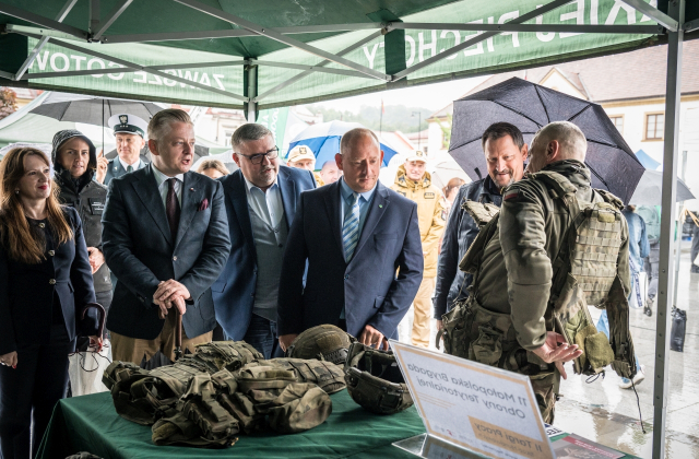 Bocheński rynek pełen mundurów. Targi pracy służb mundurowych za nami