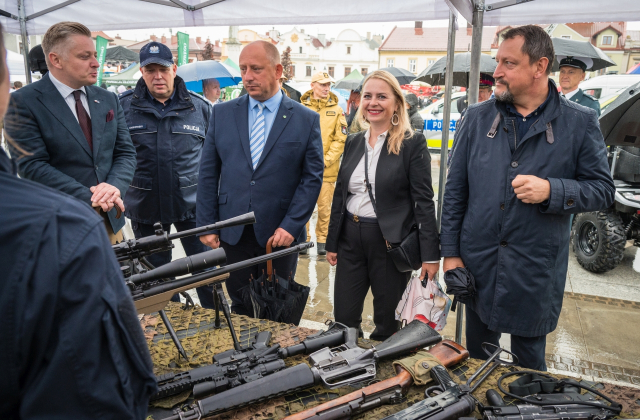 Bocheński rynek pełen mundurów. Targi pracy służb mundurowych za nami