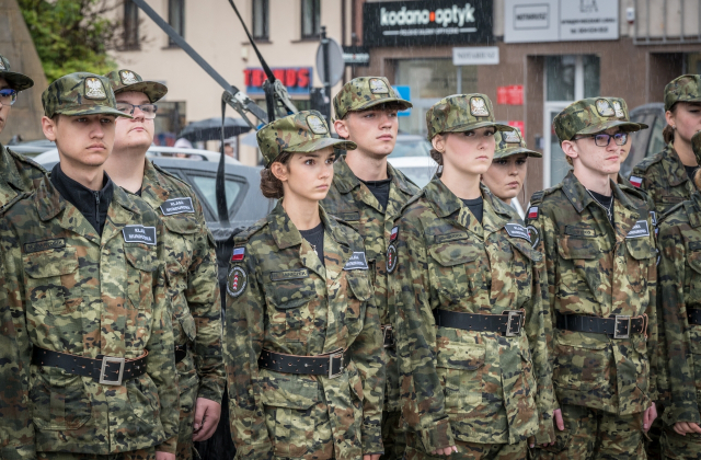 Bocheński rynek pełen mundurów. Targi pracy służb mundurowych za nami