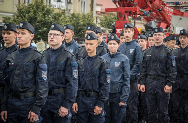 Bocheński rynek pełen mundurów. Targi pracy służb mundurowych za nami