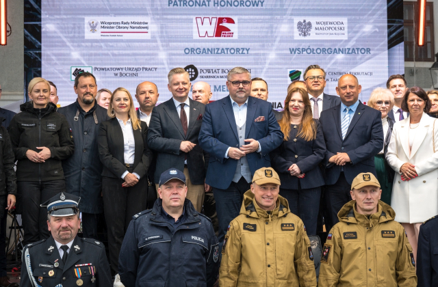 Bocheński rynek pełen mundurów. Targi pracy służb mundurowych za nami