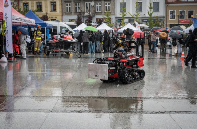 Bocheński rynek pełen mundurów. Targi pracy służb mundurowych za nami