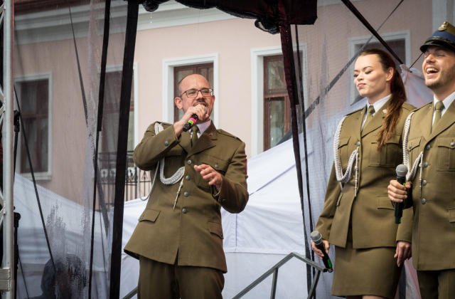 Bocheński rynek pełen mundurów. Targi pracy służb mundurowych za nami