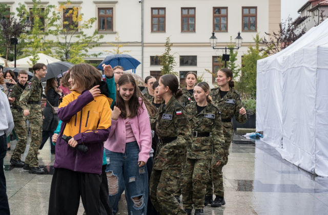 Bocheński rynek pełen mundurów. Targi pracy służb mundurowych za nami