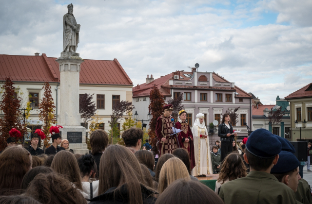 Ślubowanie pierwszoklasistów I LO na bocheńskim rynku