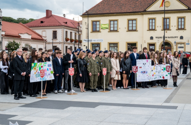 Ślubowanie pierwszoklasistów I LO na bocheńskim rynku