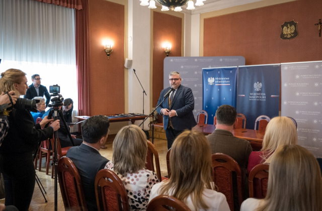 Podpisano umowy na kolejne miliony dla Powiatu Bocheńskiego