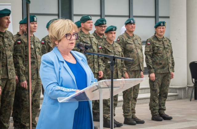 Flaga Powiatu Bocheńskiego będzie towarzyszyć polskim żołnierzom podczas misji w Bośni i Hercegowinie
