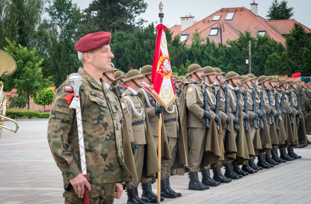 Flaga Powiatu Bocheńskiego będzie towarzyszyć polskim żołnierzom podczas misji w Bośni i Hercegowinie