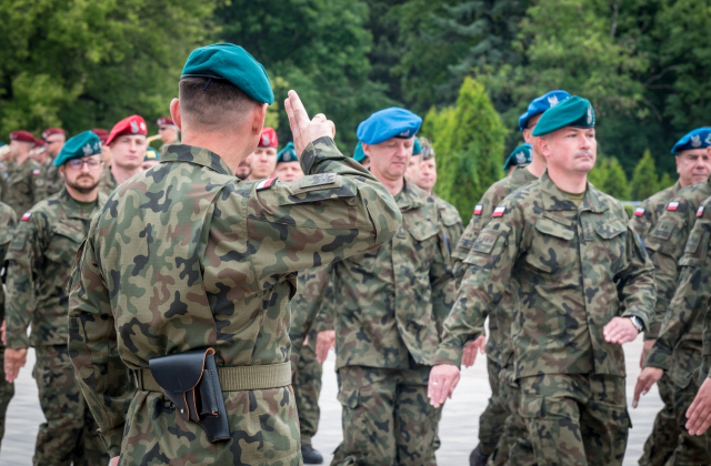 Flaga Powiatu Bocheńskiego będzie towarzyszyć polskim żołnierzom podczas misji w Bośni i Hercegowinie
