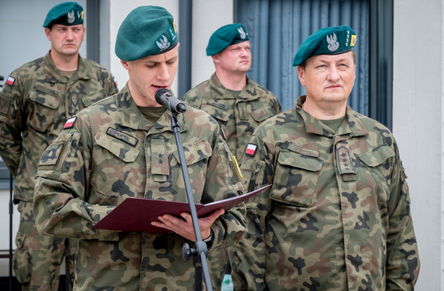Flaga Powiatu Bocheńskiego będzie towarzyszyć polskim żołnierzom podczas misji w Bośni i Hercegowinie