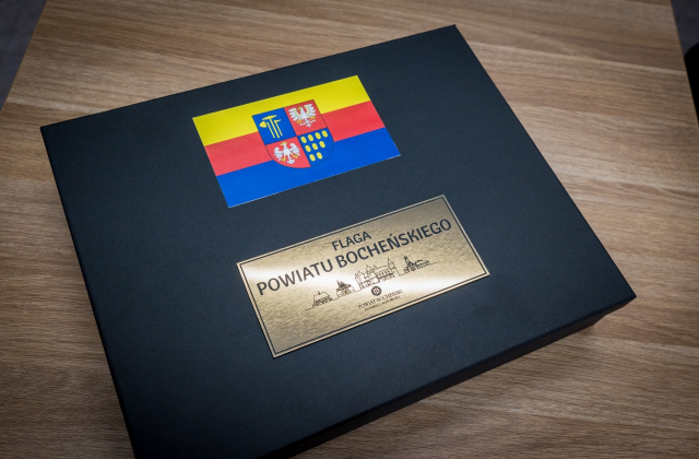 Flaga Powiatu Bocheńskiego będzie towarzyszyć polskim żołnierzom podczas misji w Bośni i Hercegowinie