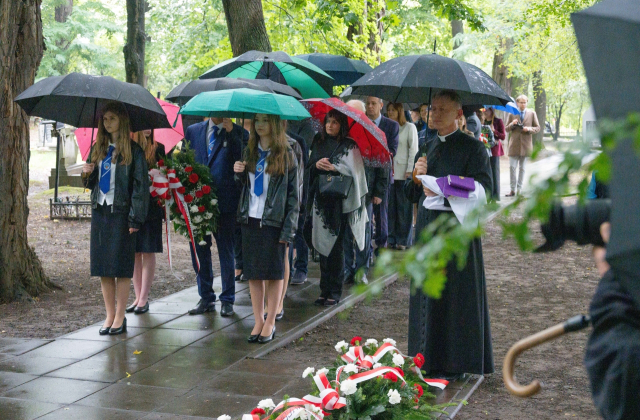87. rocznica agresji sowieckiej na Polskę - uroczystość na cmentarzu św. Rozalii