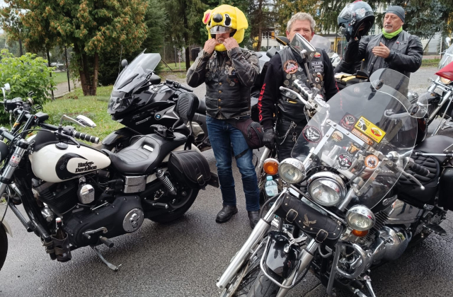 Pożegnanie lata w Chodenicach – uczniowie SOSW spotkali się z motocyklistami