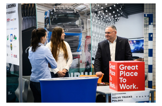 V Targi Pracy w „Mechaniku” – spotkanie uczniów z pracodawcami