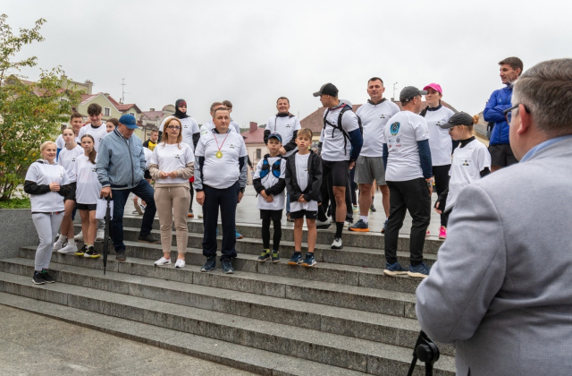 Uczestnicy biegu sztafetowego z Bochni do Sanoka