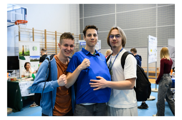 V Targi Pracy w „Mechaniku” – spotkanie uczniów z pracodawcami