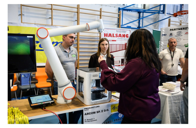 V Targi Pracy w „Mechaniku” – spotkanie uczniów z pracodawcami