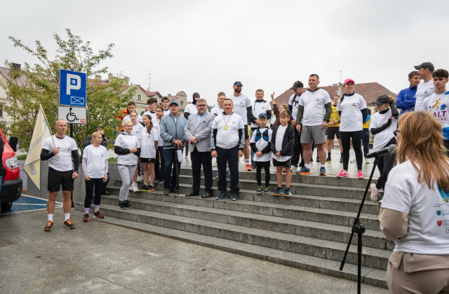 Uczestnicy biegu sztafetowego z Bochni do Sanoka