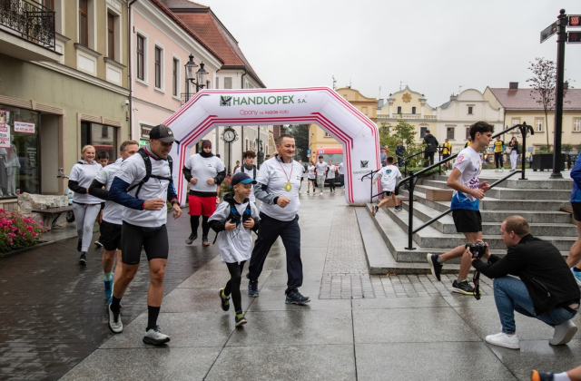 Uczestnicy biegu sztafetowego z Bochni do Sanoka