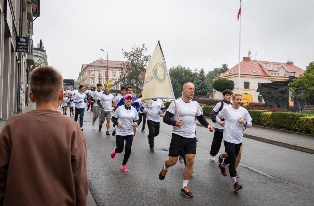 Uczestnicy biegu sztafetowego z Bochni do Sanoka