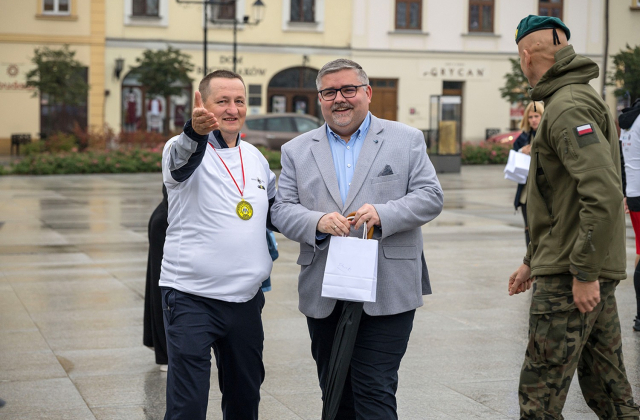Uczestnicy biegu sztafetowego z Bochni do Sanoka