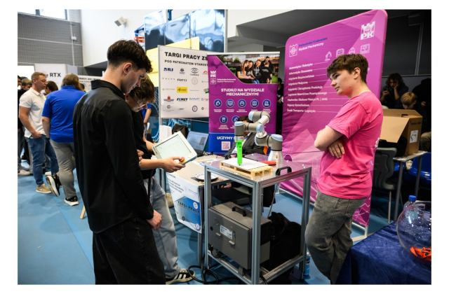 V Targi Pracy w „Mechaniku” – spotkanie uczniów z pracodawcami