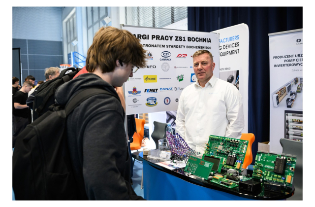 V Targi Pracy w „Mechaniku” – spotkanie uczniów z pracodawcami