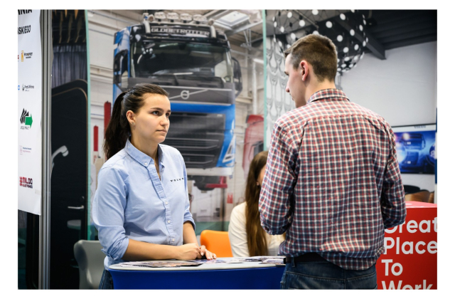 V Targi Pracy w „Mechaniku” – spotkanie uczniów z pracodawcami