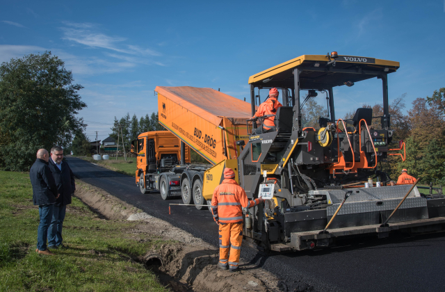 Trwają inwestycje na drogach powiatowych 