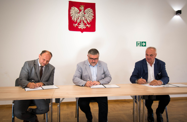 Kolejne inwestycje na drogach powiatowych w gminie Trzciana