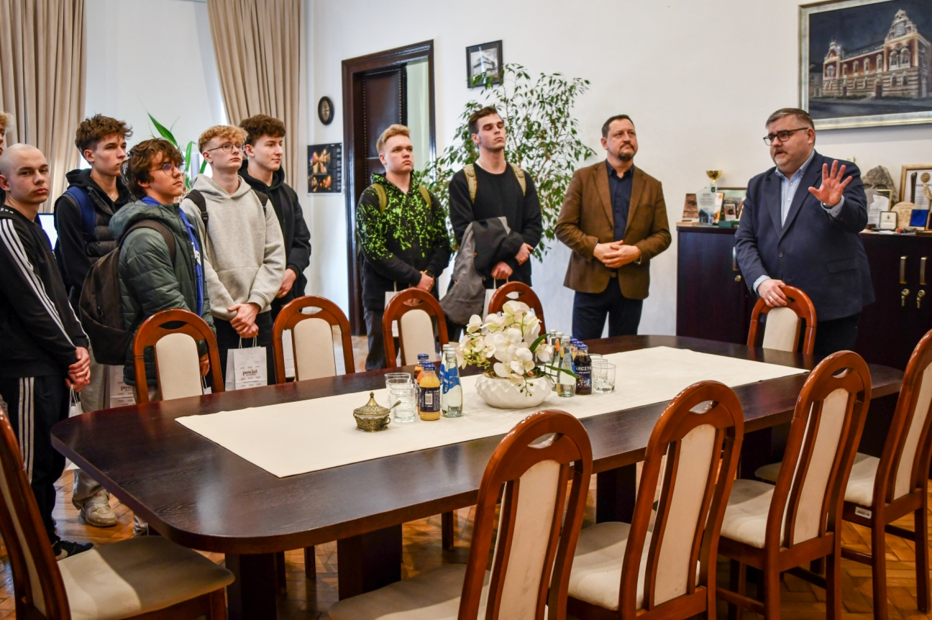 Lekcja samorządu w praktyce. Uczniowie „Mechnika” odwiedzili Starostwo Powiatowe w Bochni