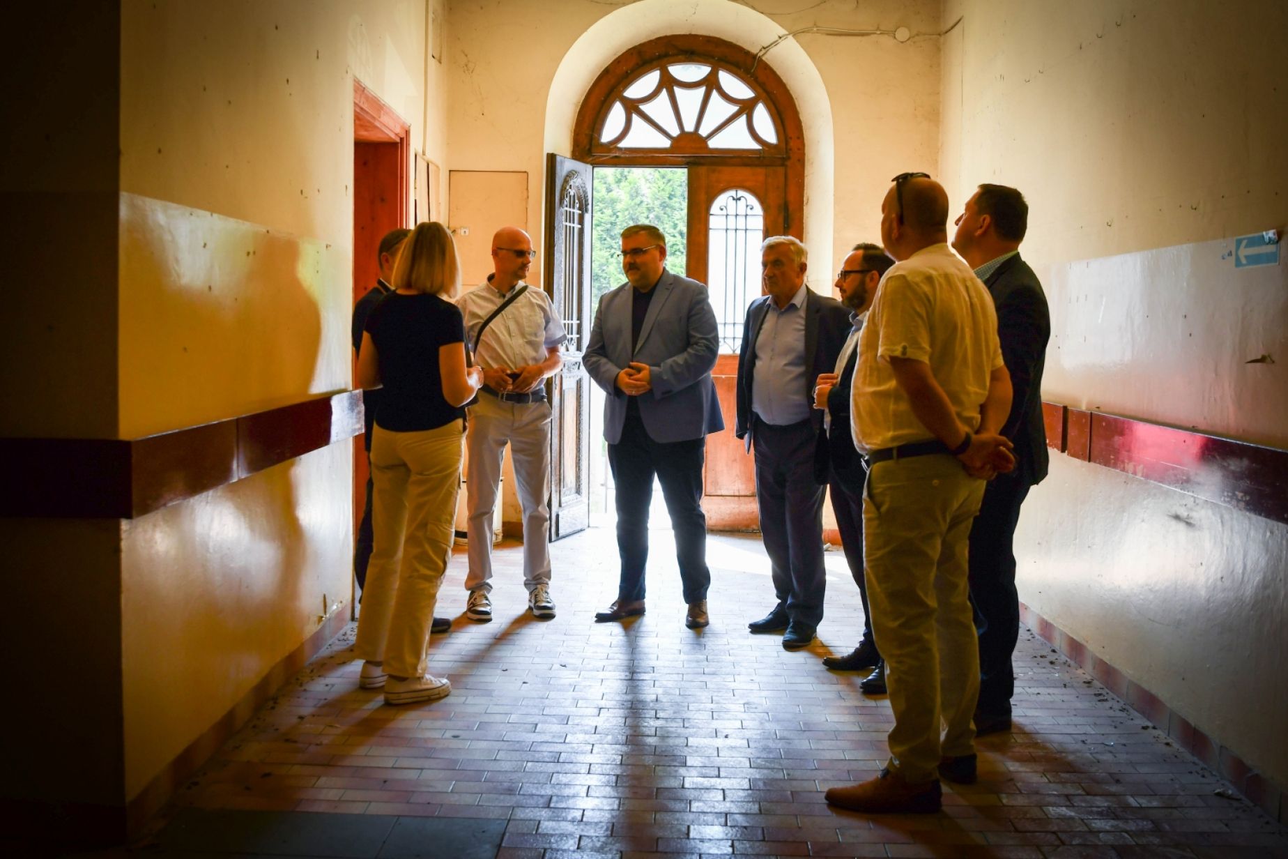 Zarząd Powiatu podczas wizyty gospodarczej w budynku Pogotowia