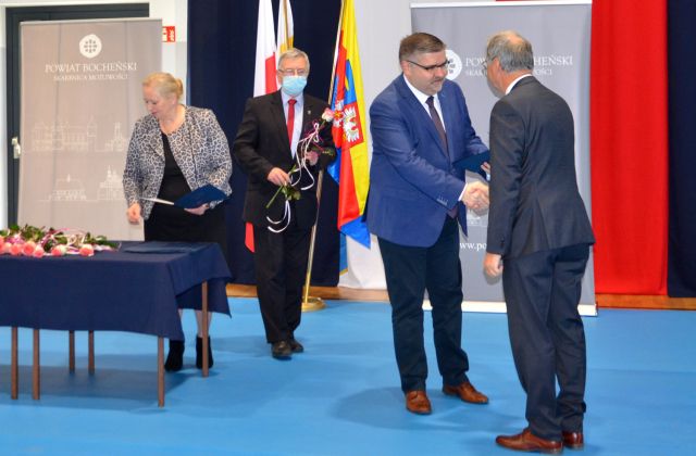 Starosta nagrodził dyrektorów i nauczycieli