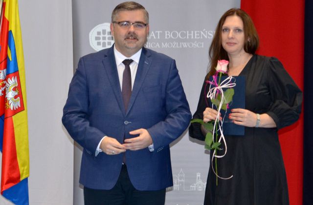 Starosta nagrodził dyrektorów i nauczycieli