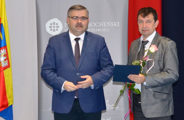 Starosta nagrodził dyrektorów i nauczycieli