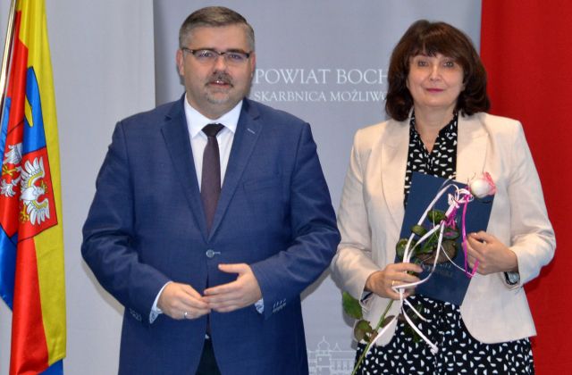 Starosta nagrodził dyrektorów i nauczycieli