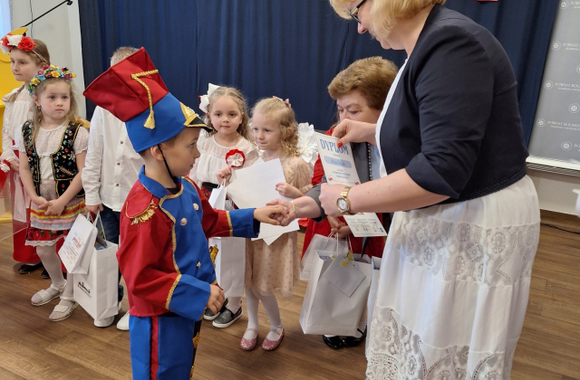 Nowy Wiśnicz rozbrzmiał patriotyczną piosenką – I Powiatowy Przegląd Piosenki „Moja Ojczyzna w piosence”