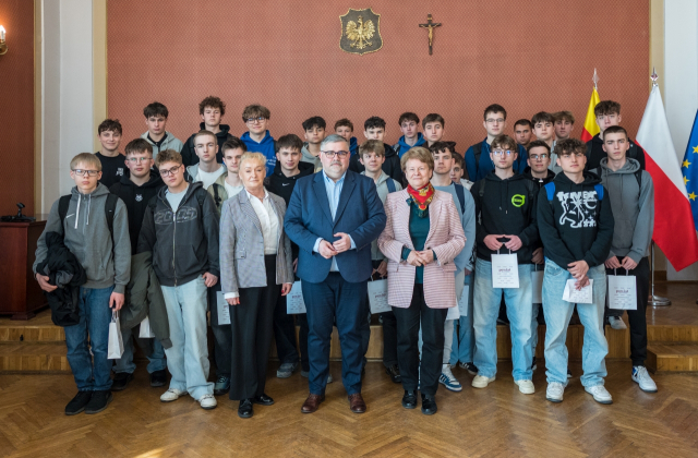 Lekcja samorządu w praktyce. Uczniowie „Mechnika” odwiedzili Starostwo Powiatowe w Bochni