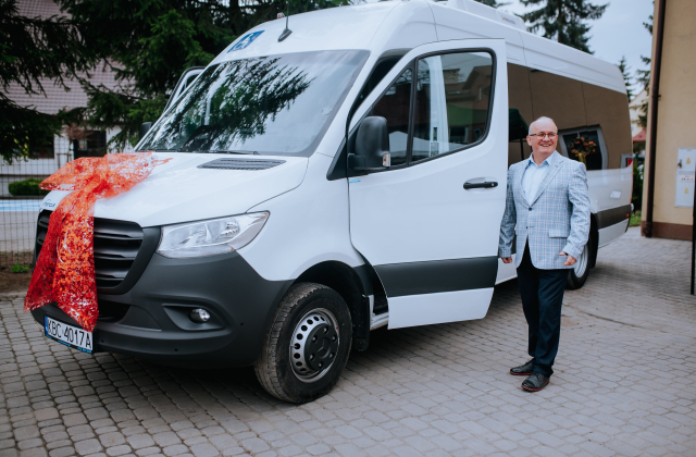 Nowy bus dla Warsztatu Terapii Zajęciowej w Łapanowie